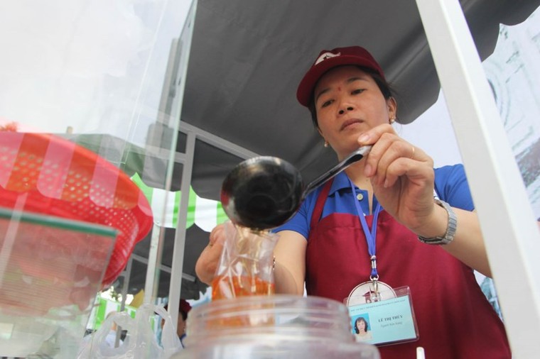 Khai trương phố hàng rong đầu tiên ở TP.HCM ảnh 2