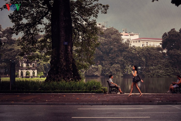 Hồ Gươm quyến rũ trong hương sắc mùa thu ảnh 4