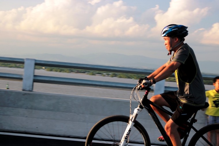 Hàng nghìn người đổ về Hải Phòng trải nghiệm cầu vượt biển dài nhất Việt Nam ảnh 6