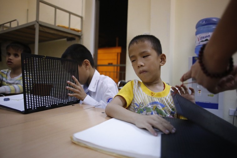 “Đôi mắt” của những học sinh khiếm thị ảnh 3