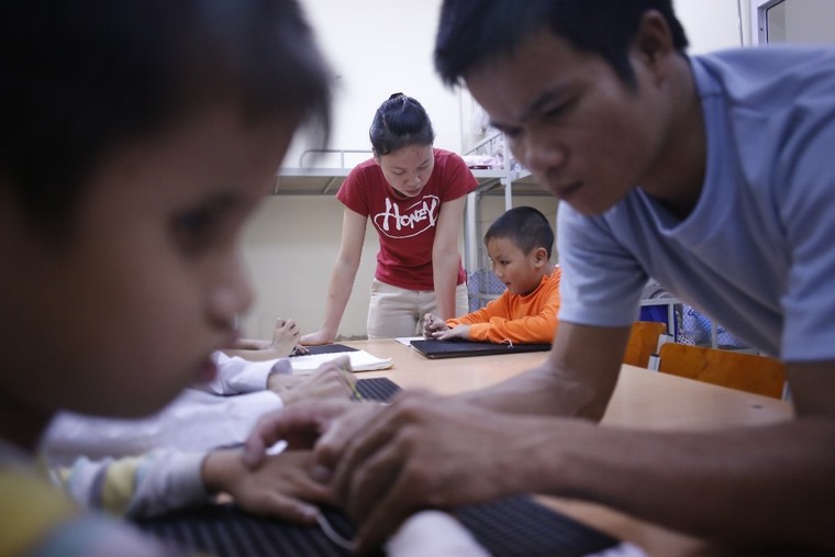 “Đôi mắt” của những học sinh khiếm thị ảnh 4