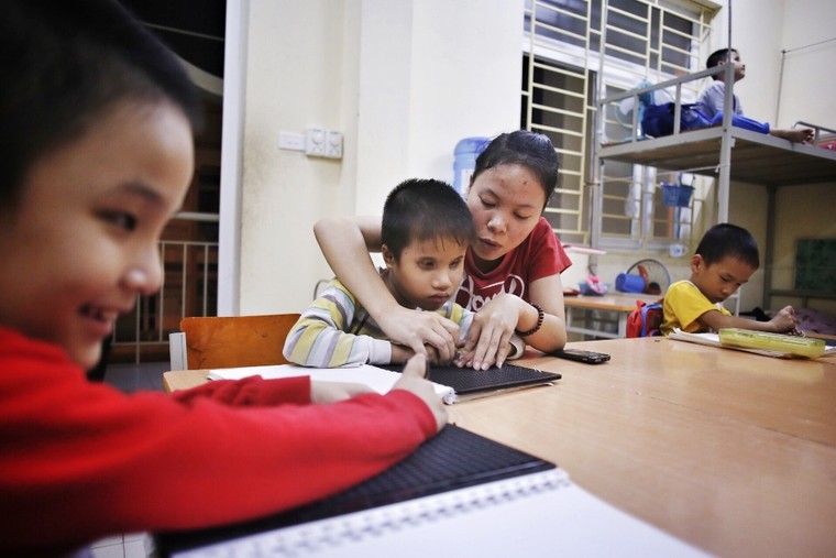 “Đôi mắt” của những học sinh khiếm thị ảnh 5