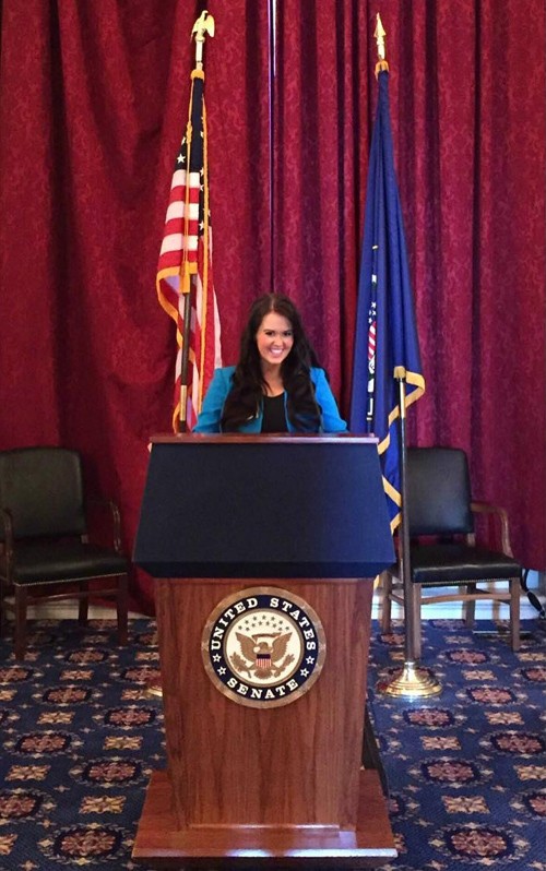 Nữ chính trị gia 23 tuổi đăng quang Hoa hậu Mỹ ảnh 4