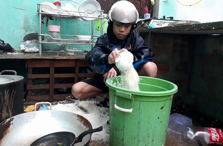 Siêu bão đi qua, người dân miền Trung khóc ròng vì tay trắng ảnh 4