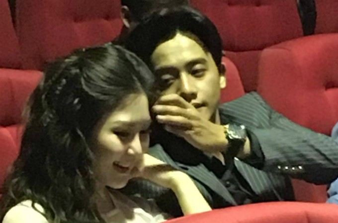 Thầy giáo lãng tử trong MV “Em gái mưa” tình tứ bên Hương Tràm ảnh 3