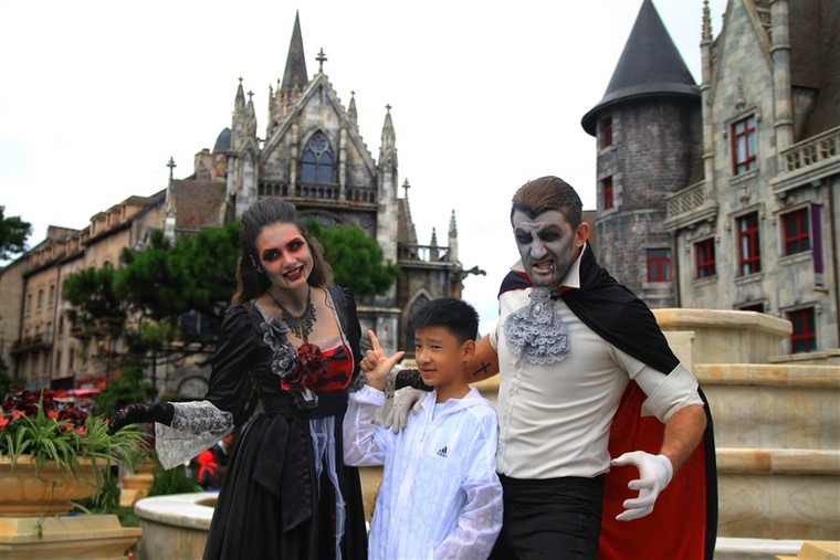 Lạc vào xứ sở thần tiên tại Lễ hội Halloween Sun World Ba Na Hills 2017 ảnh 1