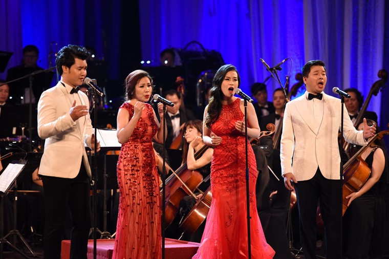 Đăng Dương trình diễn đàn bầu và giọng hát đỉnh cao trong live concert đầu tiên ảnh 2