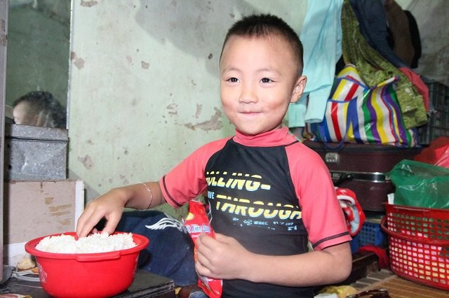 Hà Nội: Người phụ nữ 29 tuổi đẻ sòn sòn 8 con sau 12 năm kết hôn ảnh 2