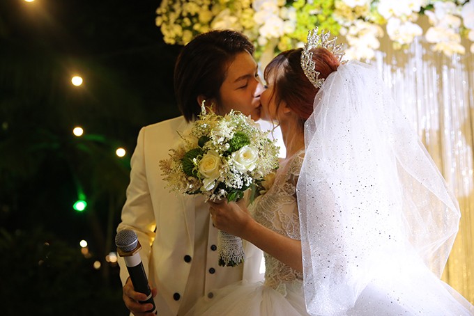 Ca sĩ Khởi My “cưỡi” moto về nhà chồng ảnh 3