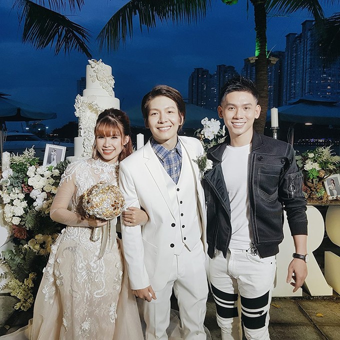 Ca sĩ Khởi My “cưỡi” moto về nhà chồng ảnh 4