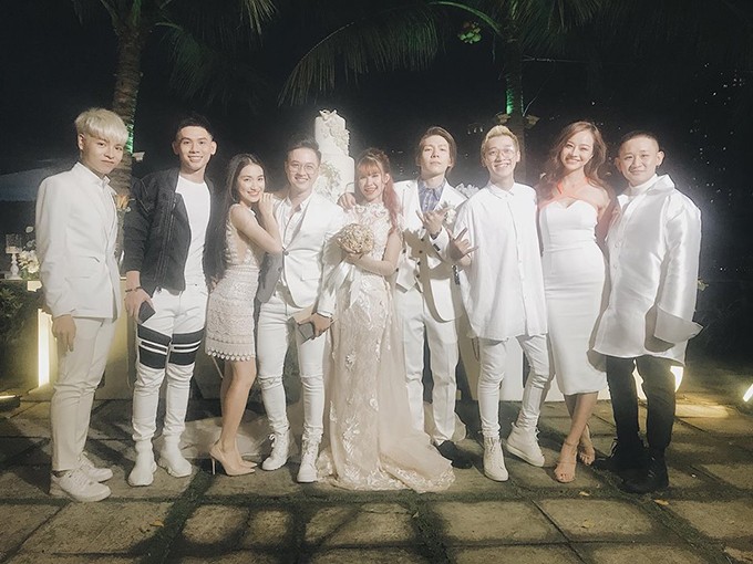 Ca sĩ Khởi My “cưỡi” moto về nhà chồng ảnh 5