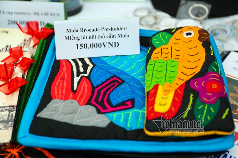 Đi chợ ẩm thực quốc tế cùng phu nhân Phó Thủ tướng ảnh 11