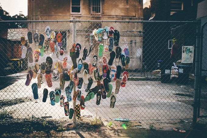 Người New Zealand tận dụng rác thành những bức tường ‘hút’ khách du lịch ảnh 2