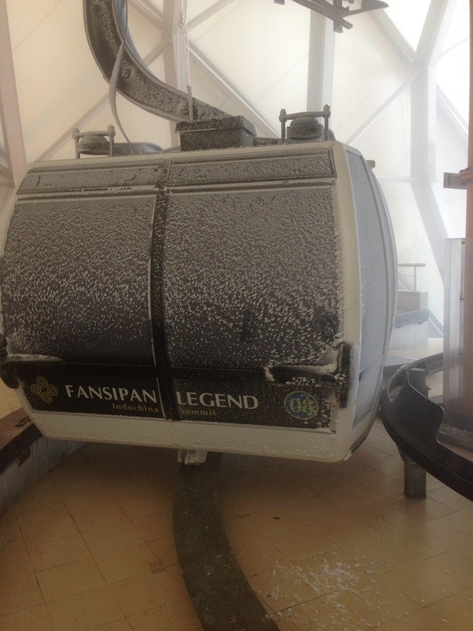 Đỉnh Fansipan Sa Pa trắng xóa trong băng tuyết ảnh 4