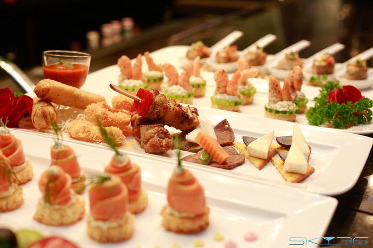 Giới trẻ Đà Nẵng rủ nhau check-in đêm Giáng sinh pha lê lộng lẫy ở SKY36 ảnh 5