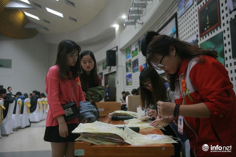 Hàng trăm người xếp hàng chờ hiến máu O sau lời kêu gọi của Viện Huyết học ảnh 4