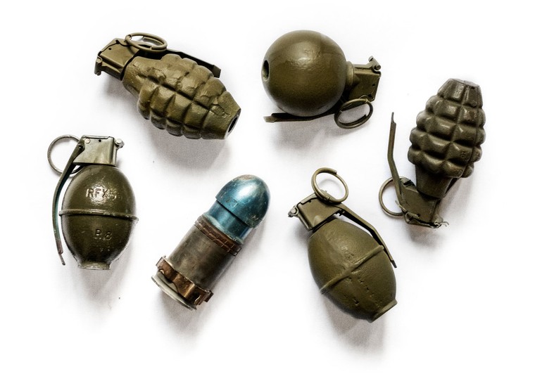 ‘Bom’ trước cửa nhà ảnh 2