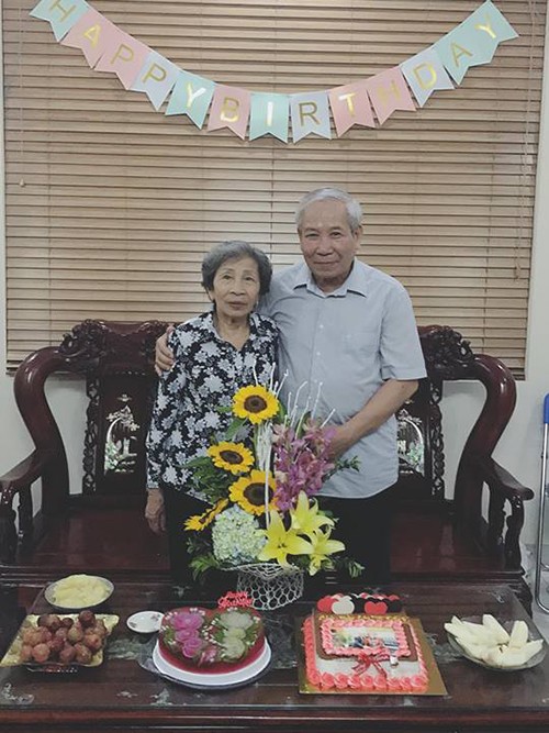 Chuyện tình của hai ông bà 80 tuổi ở Hà Nội gây sốt cộng đồng ảnh 2