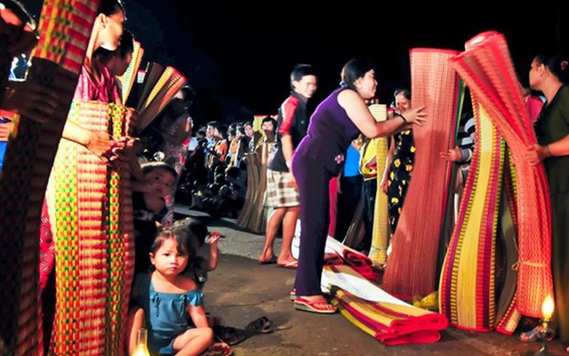 Những phiên chợ 'âm phủ' đặc biệt nhất Việt Nam ảnh 3