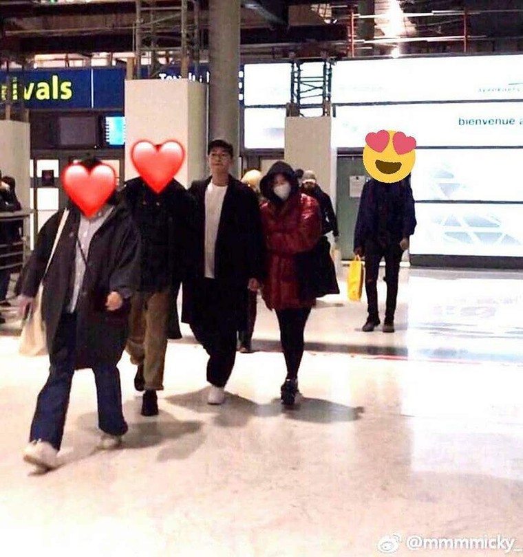 Song Joong Ki che chở Song Hye Kyo tại sân bay Paris khiến fan ngưỡng mộ ảnh 1