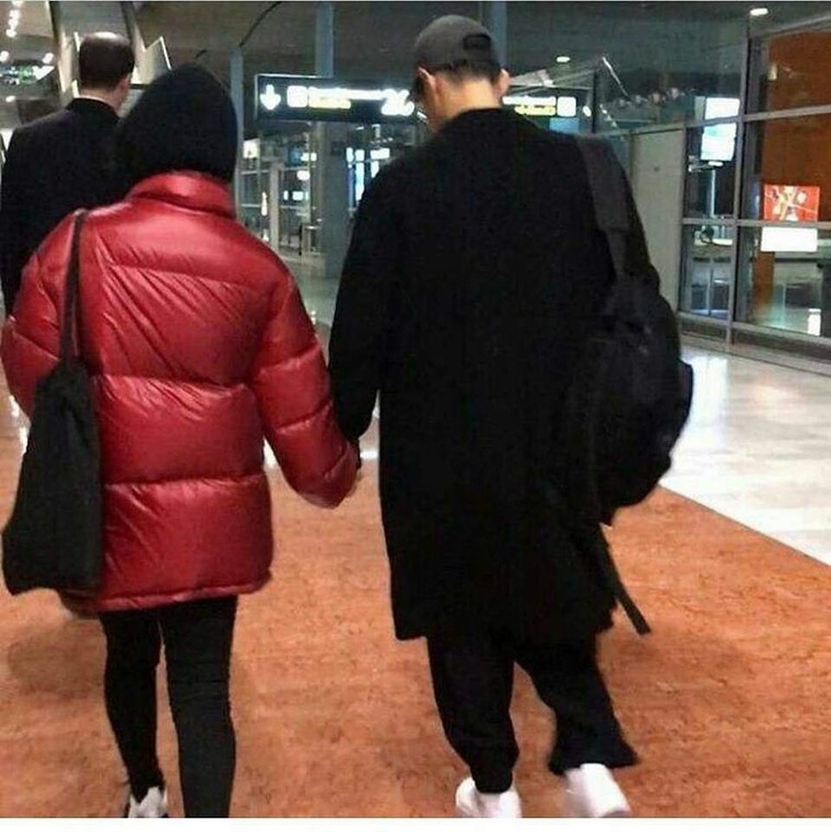 Song Joong Ki che chở Song Hye Kyo tại sân bay Paris khiến fan ngưỡng mộ ảnh 3