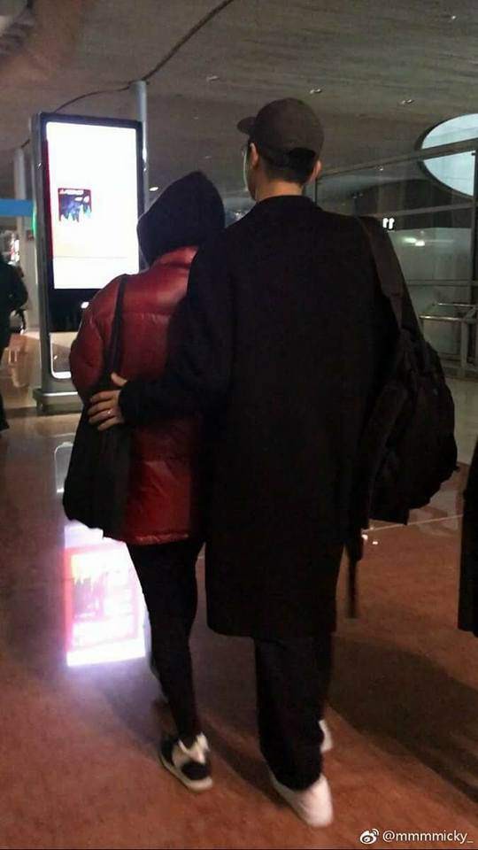 Song Joong Ki che chở Song Hye Kyo tại sân bay Paris khiến fan ngưỡng mộ ảnh 4