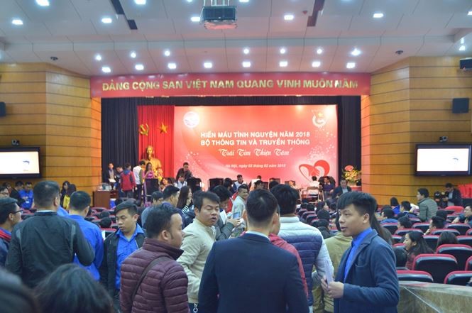 Cán bộ Bộ Thông tin & Truyền thông hiến máu cứu người ảnh 2