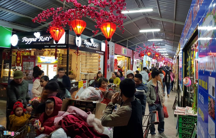 Người Hà Nội tấp nập đi sắm Tết sớm ảnh 14