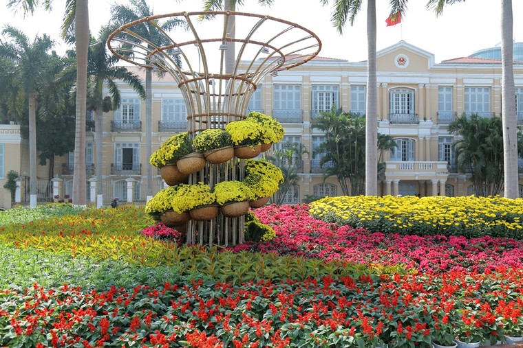 Đà Nẵng đón Tết tưng bừng với đường hoa 'Xuân sắc màu' ảnh 1