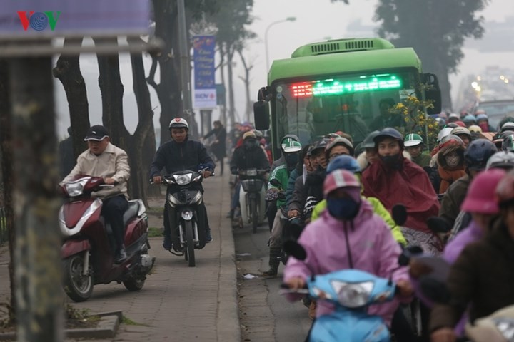 Đường phố Hà Nội ùn tắc kinh hoàng bất kể giờ giấc ảnh 8