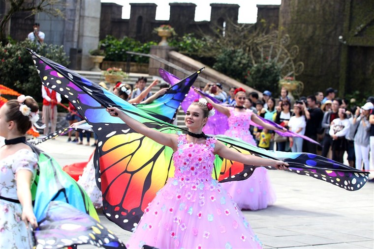 Đừng bỏ lỡ những điểm du xuân 'chất nhất quả đất' này! ảnh 3