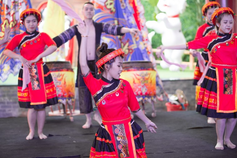 Đừng bỏ lỡ những điểm du xuân 'chất nhất quả đất' này! ảnh 5