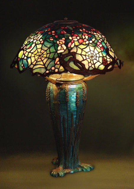 Câu chuyện phía sau bộ sưu tầm nghệ thuật kính màu lớn nhất thế giới ảnh 5