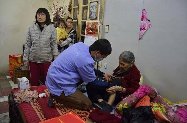 Tổng đài 'cháy máy' và những bước chân tất bật cứu người ảnh 4