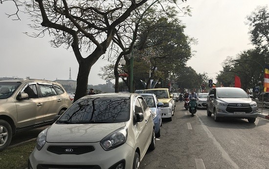 Hà Nội: Vẫn xuất hiện trông xe 'chặt chém' tại một số di tích ảnh 1