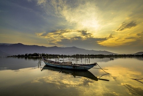 Ngay gần Lăng Cô có một đầm nước đẹp chẳng khác gì đảo Điệp Sơn ảnh 3