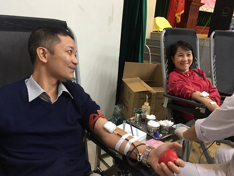 Cùng con đi hiến máu ảnh 1