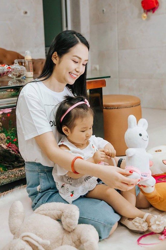 Tuấn Hưng khoe khoảnh khắc hai con quấn quýt bên nhau ảnh 6