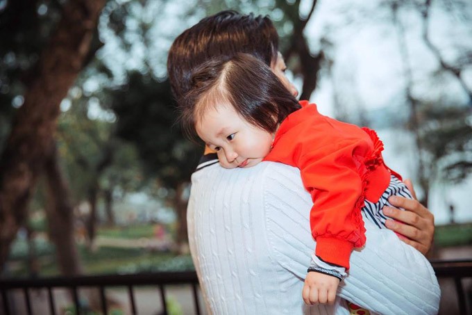 Tuấn Hưng khoe khoảnh khắc hai con quấn quýt bên nhau ảnh 7