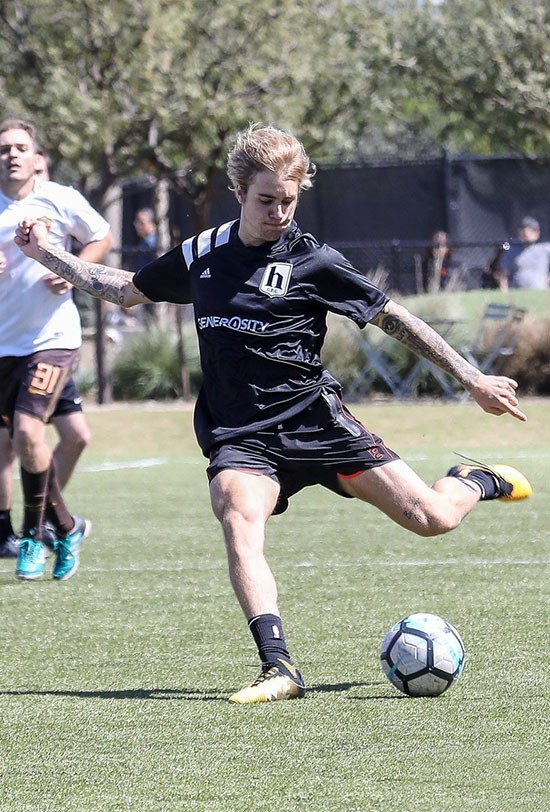 Selena Gomez đạp xe đi chơi sau khi chia tay Justin Bieber ảnh 5