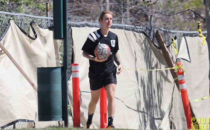 Selena Gomez đạp xe đi chơi sau khi chia tay Justin Bieber ảnh 6