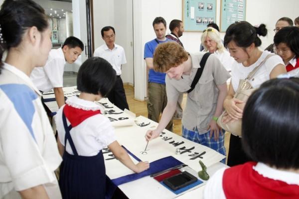 Người dân ở đất nước bí ẩn Triều Tiên ăn, chơi như thế nào? ảnh 10