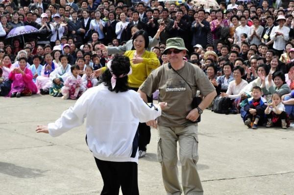 Người dân ở đất nước bí ẩn Triều Tiên ăn, chơi như thế nào? ảnh 4