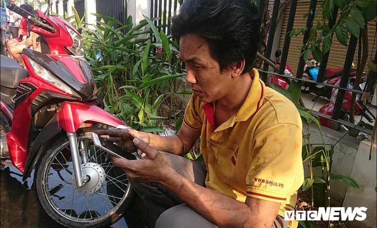 Cháy chung cư Carina Plaza: Những hình ảnh cư dân hoảng sợ 'đánh đu' với tử thần ảnh 6