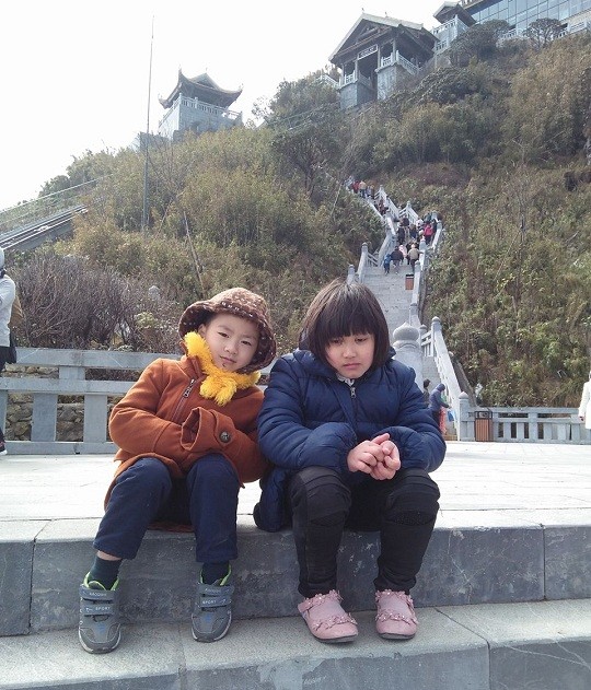 Con không phải người thừa ảnh 2