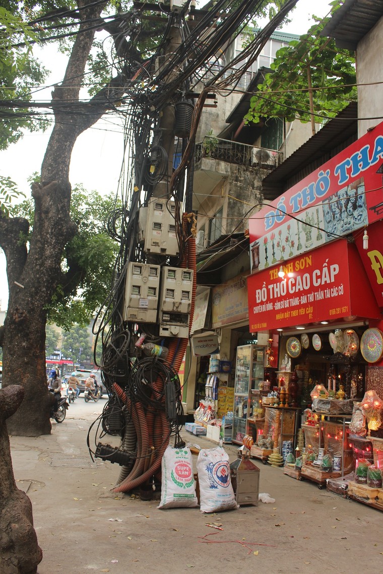 Hà Nội: Dây điện lơ lửng đe dọa tính mạng người dân ảnh 2