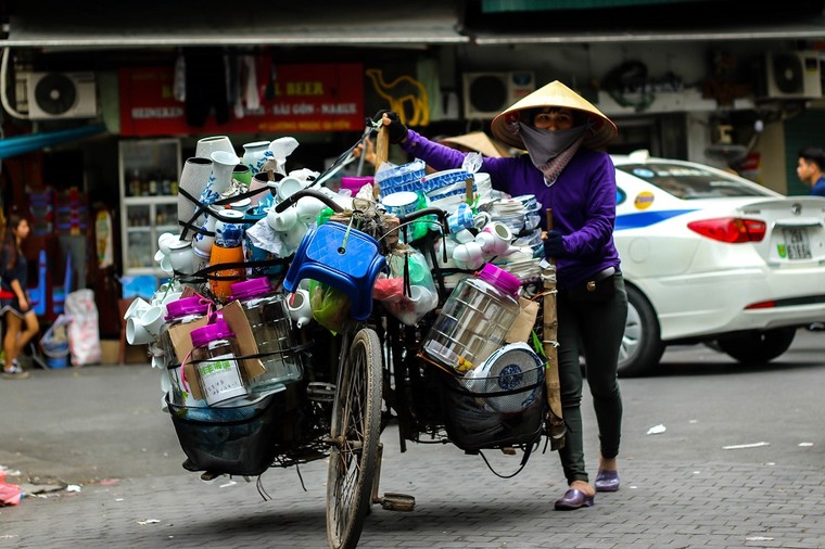 Những phận đời bán rong lam lũ khắp 36 phố phường ảnh 9