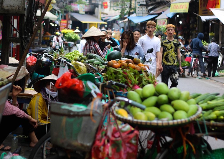 Những phận đời bán rong lam lũ khắp 36 phố phường ảnh 3