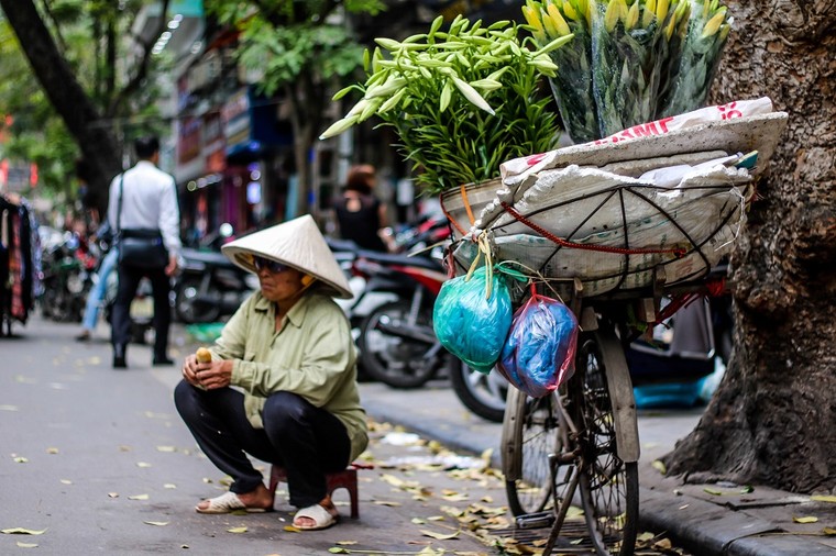 Những phận đời bán rong lam lũ khắp 36 phố phường ảnh 4