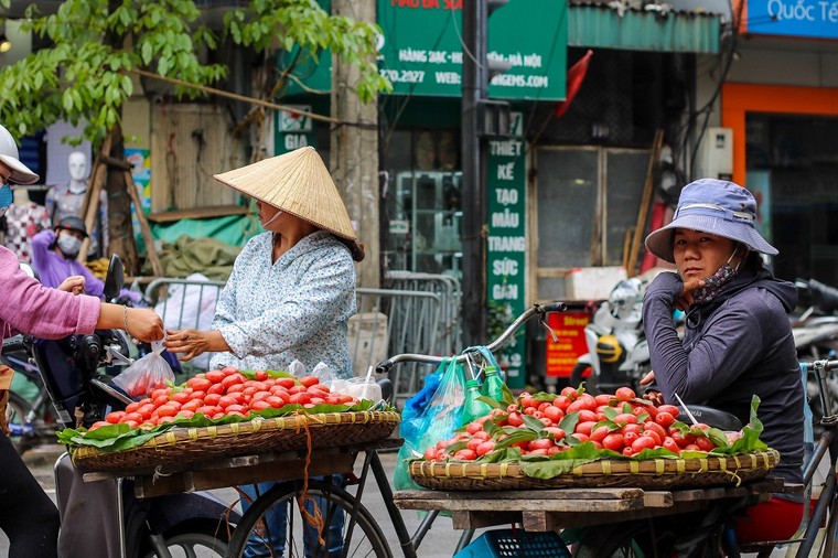 Những phận đời bán rong lam lũ khắp 36 phố phường ảnh 6